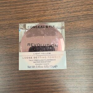 Revolution Conceal & Fix Loose Setting Powder - Light Yellow